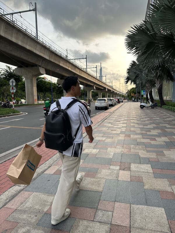 日本からベトナムへ観光に来た友人とピックルボールをやってみた。