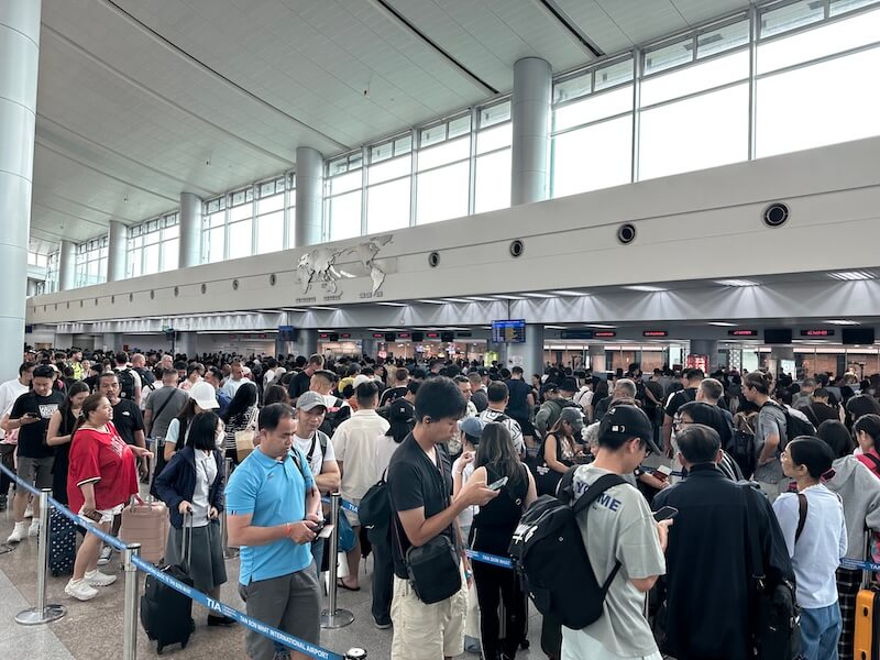 自動化ゲートに登録すれば、タンソンニャット国際空港からの出国審査が容易になります。