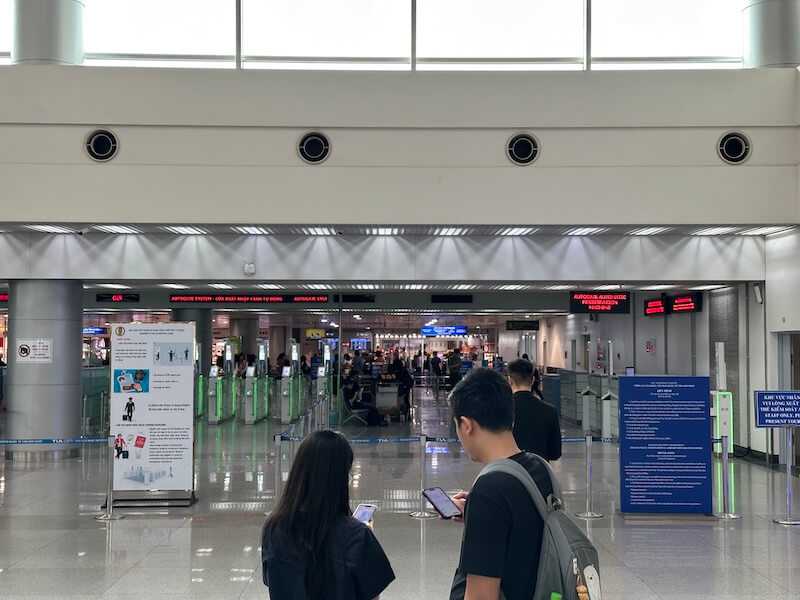 自動化ゲートに登録すれば、タンソンニャット国際空港からの出国審査が容易になります。