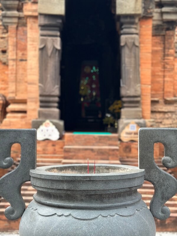 古代チャンパ王国によって建造された遺跡「ポー・ナガル塔」
