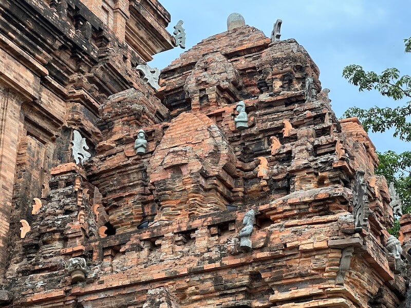 古代チャンパ王国によって建造された遺跡「ポー・ナガル塔」