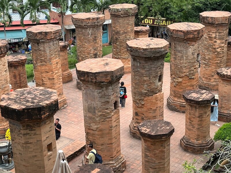 古代チャンパ王国によって建造された遺跡「ポー・ナガル塔」