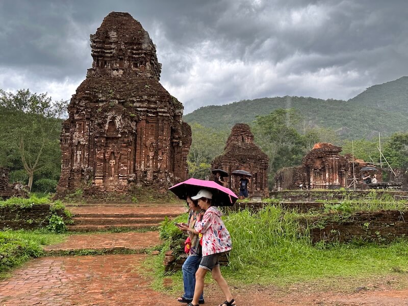 1999年にユネスコの世界文化遺産に登録されたミーソン遺跡も古代チャンパ王国の聖なる遺跡です。
